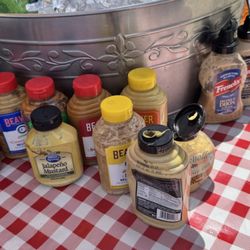 Happy Dog Hotdogs - More condiments
