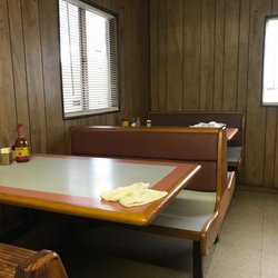 Larry's Country Style BBQ - Tables