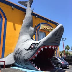 Jaws - Entrance into the store
