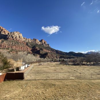 Bumbleberry Inn - Petting zoo behind the hotel. Pic taken from my balcony. - Hotels Near Me - Springdale, Utah