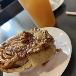 The Bakery on Broadway - Pecan Roll with a Peach Iced Tea