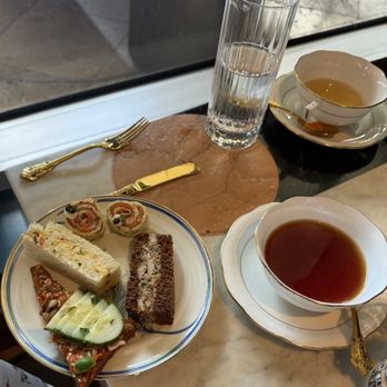 Pluma Lounge - Sunday afternoon tea - Lounges Near Me - St. Petersburg, Florida