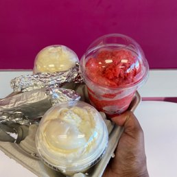Helado de coco, agua fresa, tamarind popsicle and the wrapped straw! Oh yessss! Helado de coco, agua fresa, tamarind popsicle and the wrapped straw! Oh yessss!