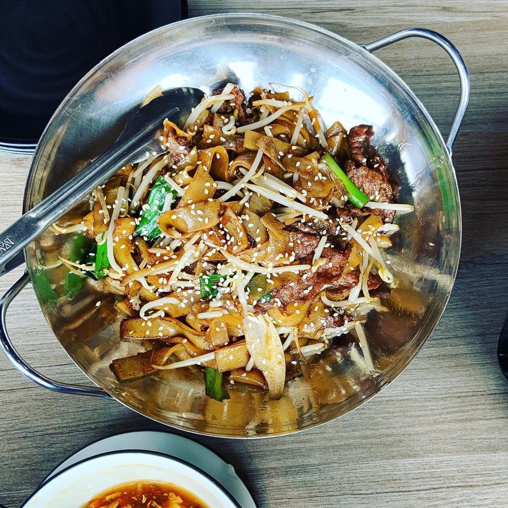 9 Queen Chinese - Wok Fried Beef Ho Fun - Chinese Near Me - Brampton, Ontario