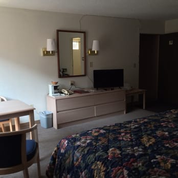 The Stardust Motel - table and chairs along with microwave and small frig - Hotels Near Me - Wallace, Idaho The Stardust Motel - table and chairs along with microwave and small frig - Hotels Near Me - Wallace, Idaho