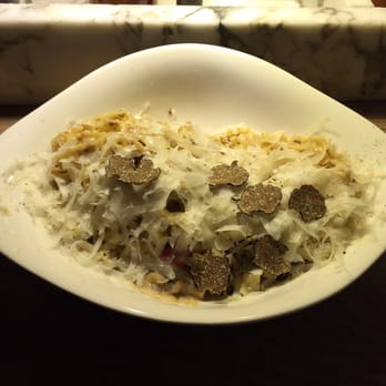 VAPIANO - Weiße Zwiebeln und frischer Knoblauch in einer Champignon-Trüffelcreme-Sahnesauce, mit frisch gehobeltem Trüffel - Italian Near Me - Heilbronn, BW