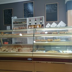 La Casa de las Empanadas - El mostrador y la carta... ¡26 variedades de empanada!