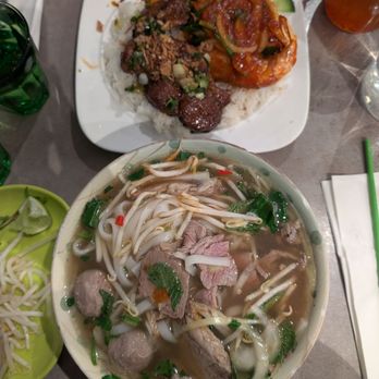 Phó Taì - Beef pho and thit nuong and tom rice plate - Vietnamese Near Me - Paris, 75 Phó Taì - Beef pho and thit nuong and tom rice plate - Vietnamese Near Me - Paris, 75
