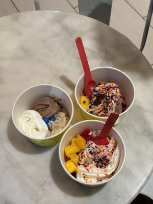 Toppings Yogurt by null