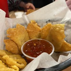 Doris Bar & Grill - Crab Rangoon