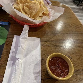 Los Gallitos Fresh Mexican Grill - Chips and salsa - Mexican Near Me - Mission, Kansas Los Gallitos Fresh Mexican Grill - Chips and salsa - Mexican Near Me - Mission, Kansas