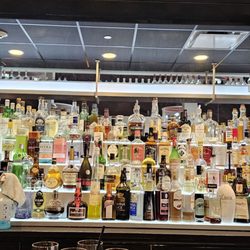 Clintons Bar & Grille - The bar