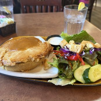 Linn's Restaurant - Chicken Pot Pie - American Near Me - Cambria, California