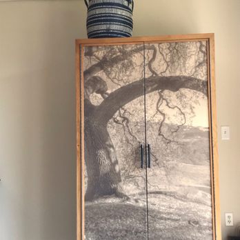 Rosewood Sand Hill - Some of the decor in the room - Hotels Near Me - Menlo Park, California