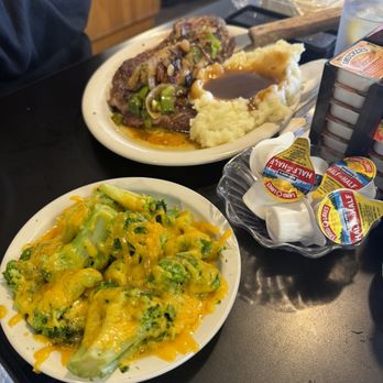 Snappy’s Bar And Grille - two plates of food - Pubs Near Me - Bridgeville, Delaware