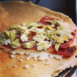 BonKrep - Crepa New York, un sabor elegante para aquellos de gustos refinados.
Jamón Serrano, Corazones de Alcachofa y Queso Mozarella