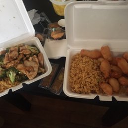 Food was great and lunch specials were huge !! Dinner combo size