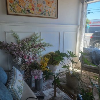 Bees To Blooms - Nicely decorated - Florists Near Me - Orland, California Bees To Blooms - Nicely decorated - Florists Near Me - Orland, California