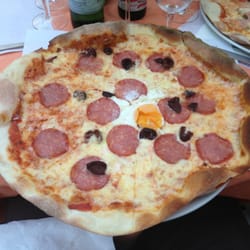 Piano Bar Freihofkeller - Mega Pizza..