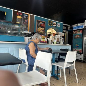 11 Chicks - 11 Chicks - Venezuelan Near Me - Saint Petersburg, Florida