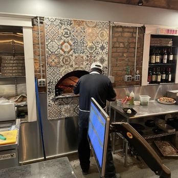 IL Bosco Pizza - Working that oven - Pizza Near Me - Phoenix, Arizona