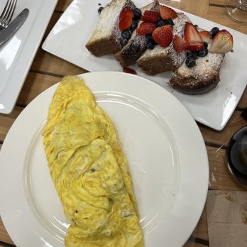 La Parisienne Bakery - Bakeries Near Me - North Miami Beach, Florida