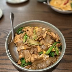 Sorn Thai Restaurant & Bar - Pad See Ew (Chicken)