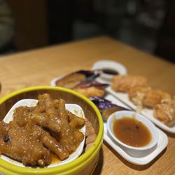 Hong Kong Bistro - Chicken feet, egg plant stuffed shrimp, bean curd shrimp