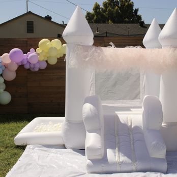 The Social Event - The Mini Luxe with our beautiful Tulle garland! - Bounce House Rentals Near Me The Social Event - The Mini Luxe with our beautiful Tulle garland! - Bounce House Rentals Near Me