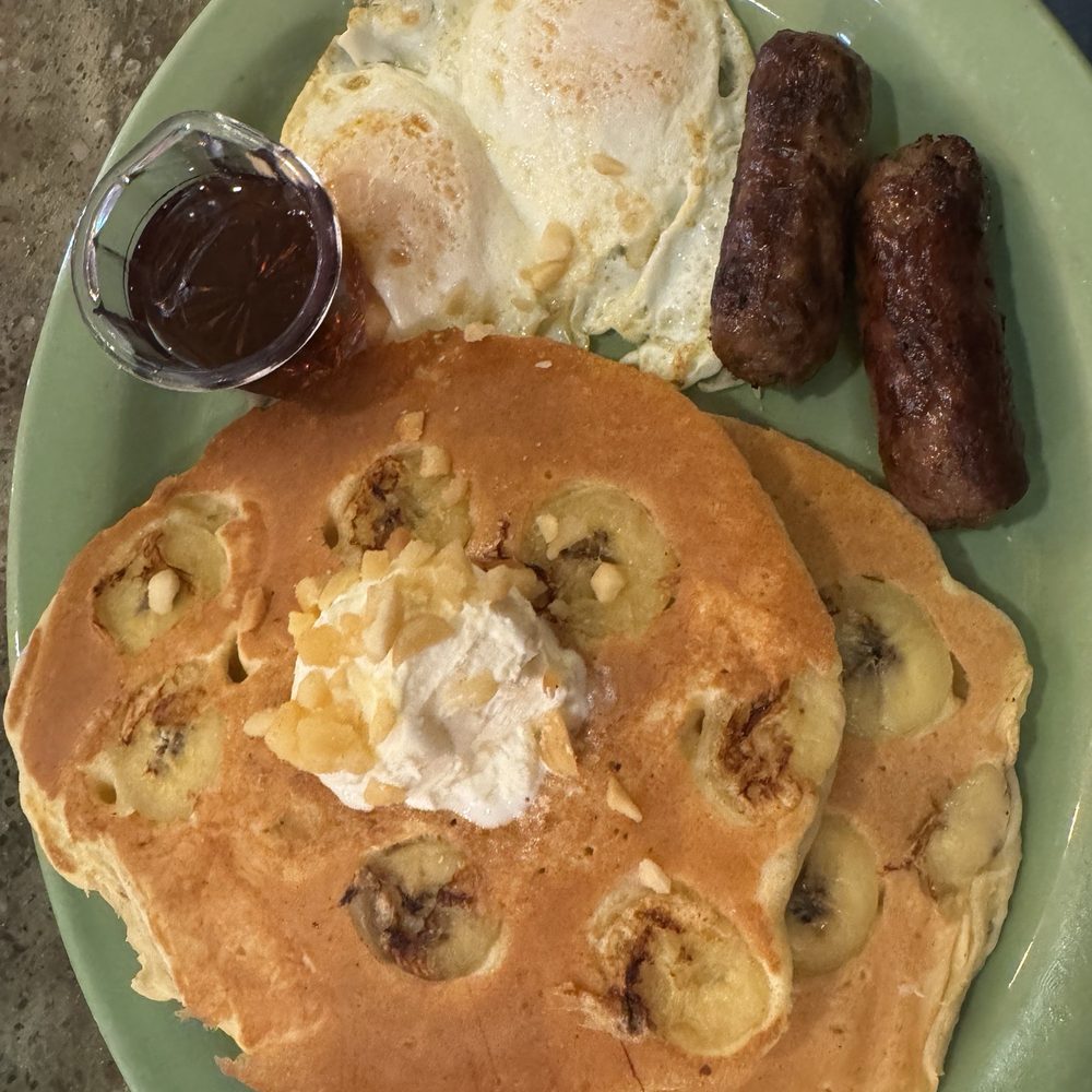 Banana Macadamia Nut Pancakes Banana Macadamia Nut Pancakes