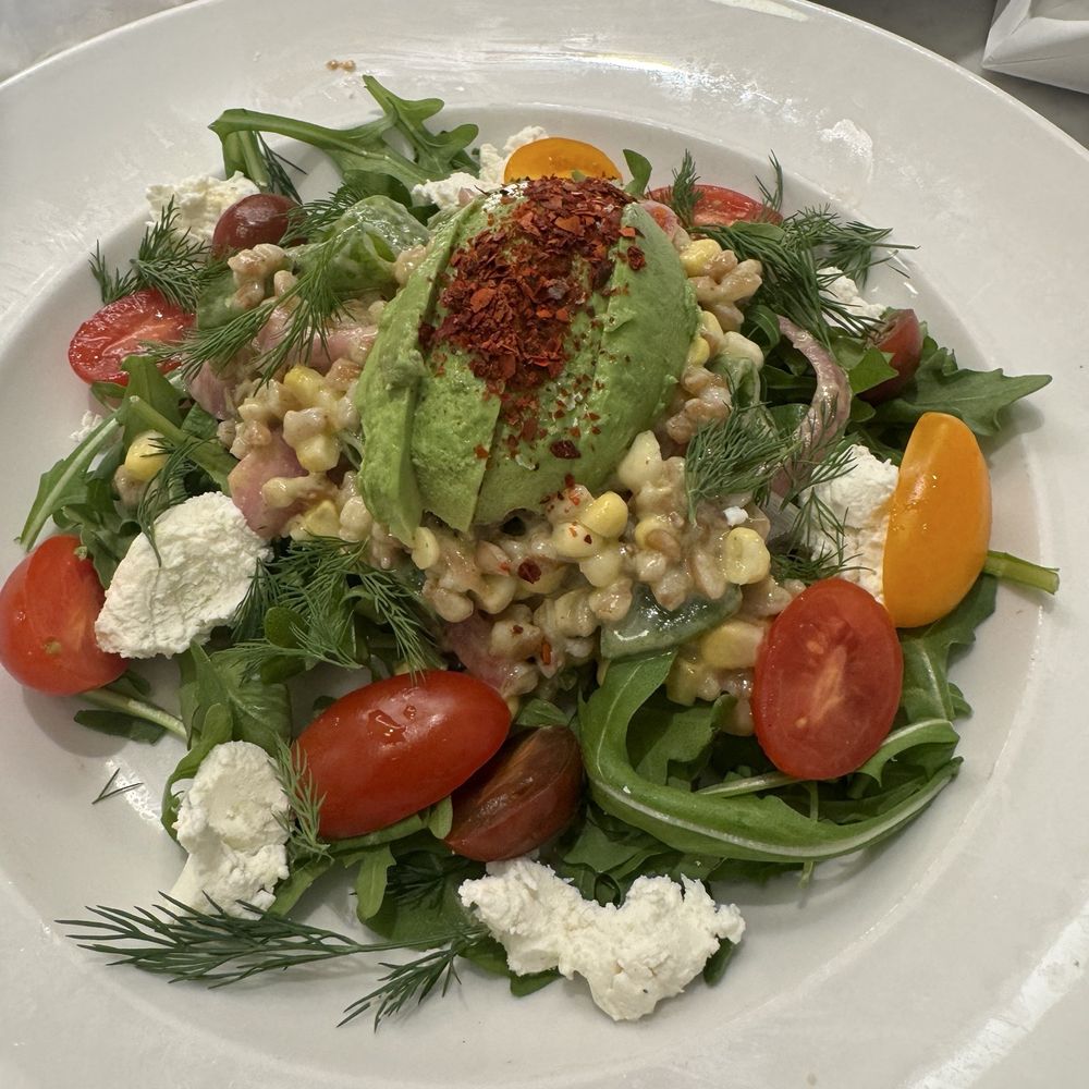Fresh Corn & Avocado Farro Bowl Fresh Corn & Avocado Farro Bowl