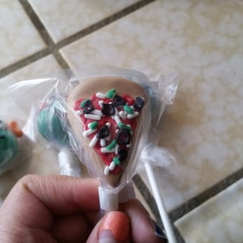 vypassetti cake pops - Detail on her pizza cakepops. - Desserts Near Me
