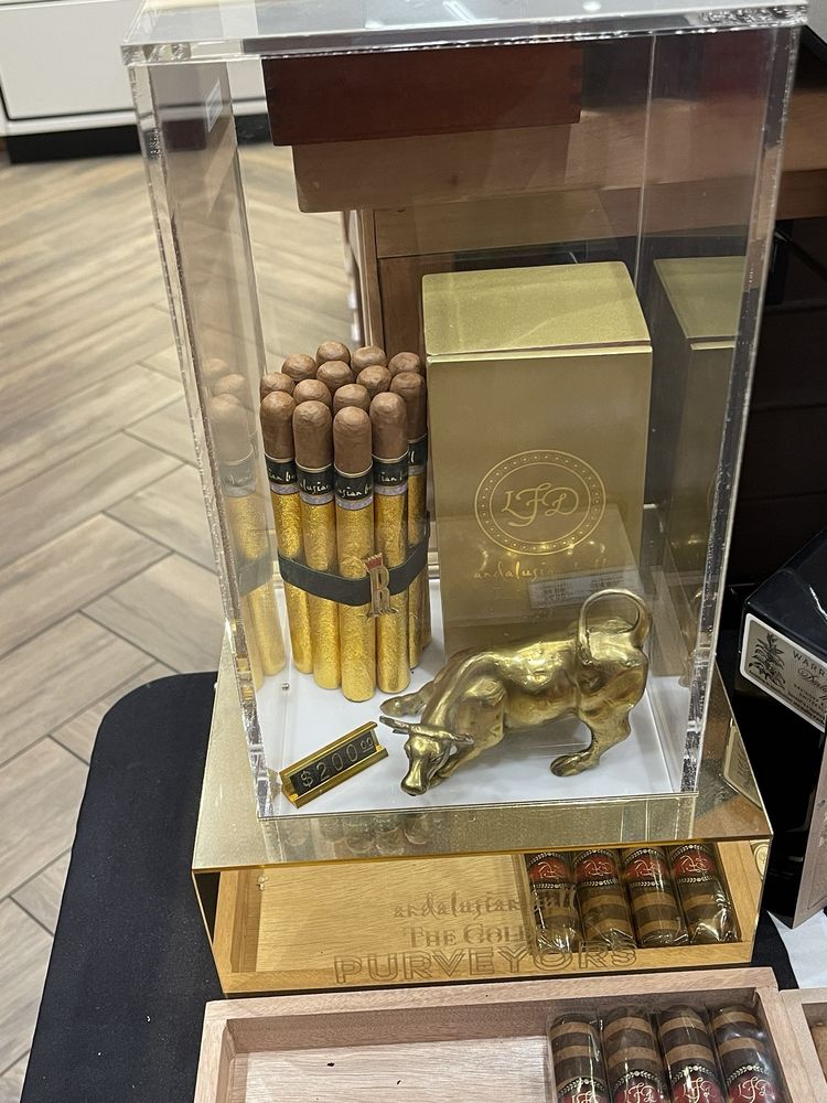 ROBUSTO’S CIGAR BAR & BISTRO Updated September 2024 22263 Michigan