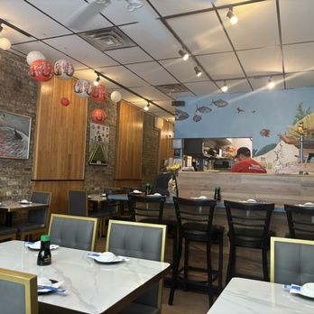 Toro Sushi - Restaurant was fairly empty during Lunch on Saturday,  it picked up slightly when we were leaving. - Sushi Bars Near Me - Chicago, Illinois