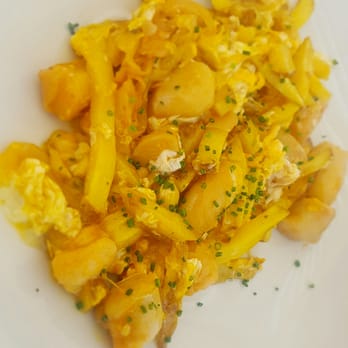 Waikiki - Revuelto de chocos y patatas - Beach Bars Near Me - Tarifa, California