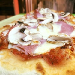 Cucina Caputo - Pizza mit frischen Zutaten