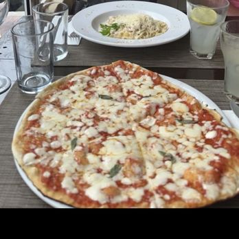Momma Rosa - Pizza Near Me - Isla Mujeres, ROO Momma Rosa - Pizza Near Me - Isla Mujeres, ROO