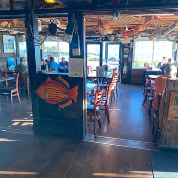 Flo's Clam Shack - Inside - Seafood Near Me - Middletown, Rhode Island