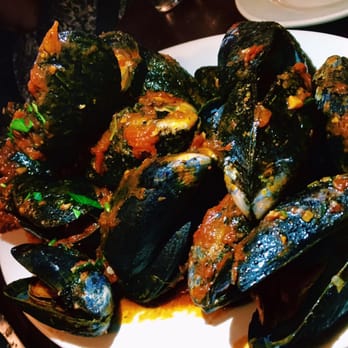 Dominick's Restaurant - Muscles - Italian Near Me - Bronx, New York