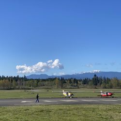 Spruce Goose Cafe - Views of Olympics and planes at restaurant