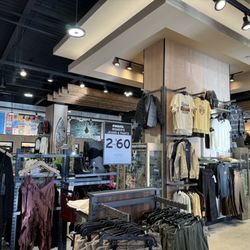 Tillys - Inside
