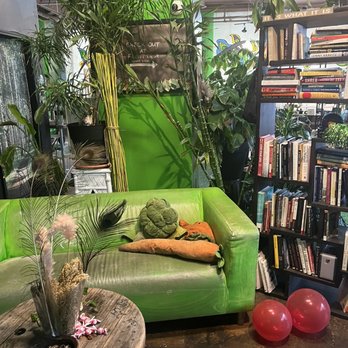Iwi Fresh Resting Spa - Sitting/reading area - Day Spas Near Me - Atlanta, Georgia Iwi Fresh Resting Spa - Sitting/reading area - Day Spas Near Me - Atlanta, Georgia