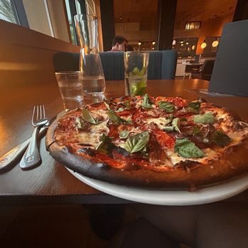 Earls Kitchen + Bar - Queen Bee Pizza ~ - New American Near Me - Orlando, Florida