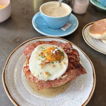 Nicolau Lisboa - Egg sandwich on bread - Juice Bars & Smoothies Near Me - Lisbon, 11