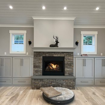 Cascade Cabinets - a fireplace in a living room - General Contractors Near Me - Marysville, Washington