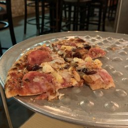 Remains of the Hawaiian. Man this thing was really tasty!