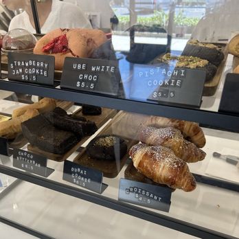 Ssum Coffee - Pastry case - Coffee & Tea Near Me - Anaheim, California