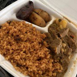 La Garita Restaurant & Bakery - Beef stew with arroz con gandules y maduro. Yum!!