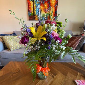 Burlingame LaGuna Florist - Floral arrangement bouquet made for me by the florist - Florists Near Me - Burlingame, California Burlingame LaGuna Florist - Floral arrangement bouquet made for me by the florist - Florists Near Me - Burlingame, California