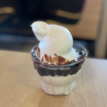 Dairy Queen Grill & Chill - Hot Fudge Sundae w/ $7 meal deal - Ice Cream & Frozen Yogurt Near Me - Orlando, Florida Dairy Queen Grill & Chill - Hot Fudge Sundae w/ $7 meal deal - Ice Cream & Frozen Yogurt Near Me - Orlando, Florida